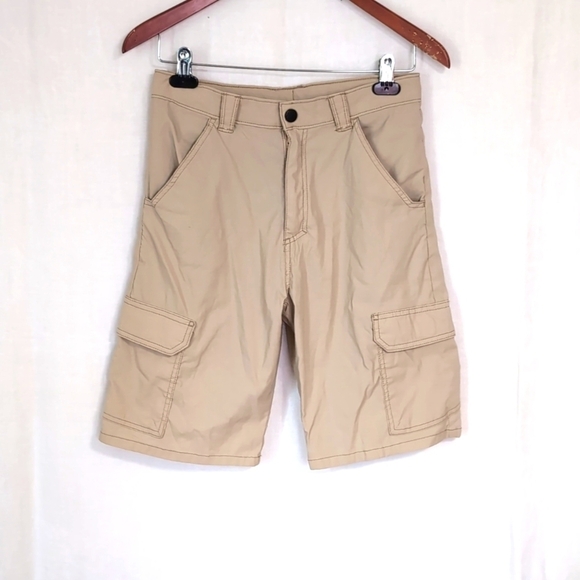 🍉 Khaki Cargo Shorts Snap Closure Size 18 Regular - Picture 1 of 7